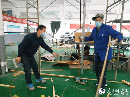 丹江口際華3541服裝公司克難復工 生產防護服 口罩等防疫用品