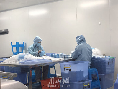 不漲價!我市兩家生產醫療用品企業加班加點生產口罩等防護用品
