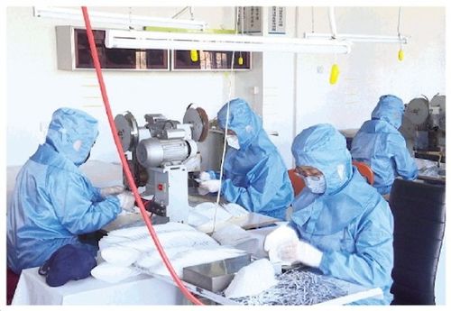 山東甲甲防護用品一天生產一萬個口罩 滿足企業復工需求